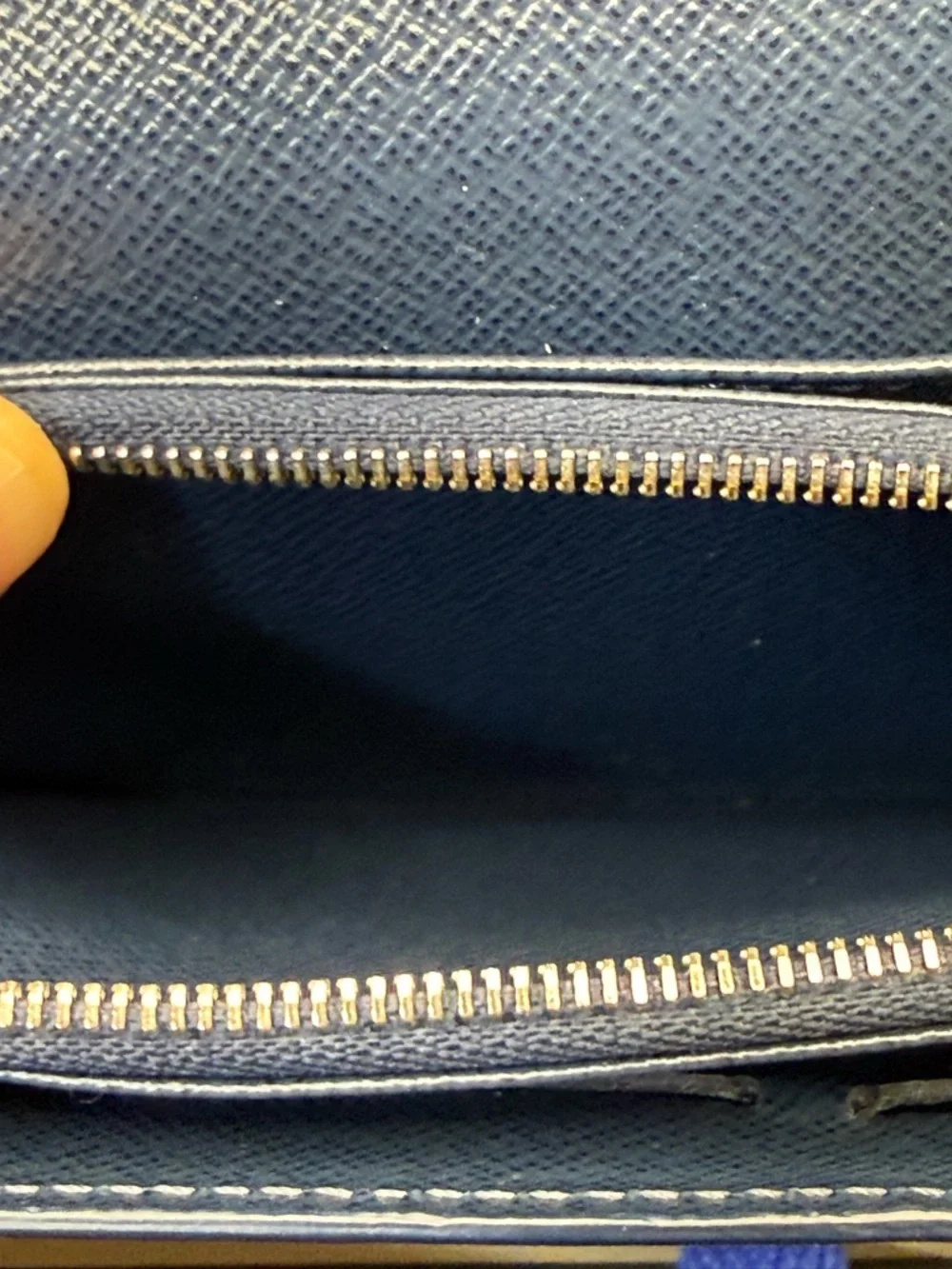 Louis Vuitton Epi Sarah Wallet Navy💙 with box dust bag, NIB‎